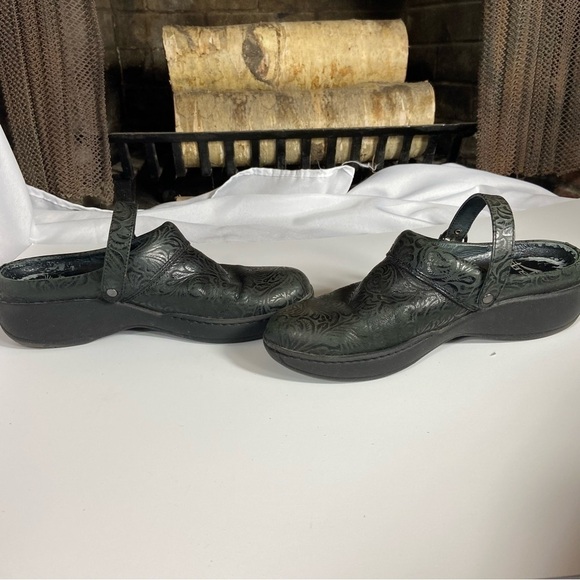 Dansko Patterned Clog with Strap Womens size EU 38 US 7.5-8 - Picture 7 of 7